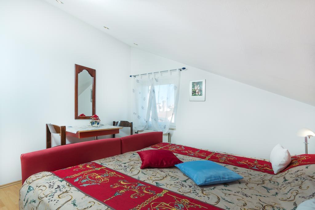 Apartments Villa-Passat Πόρετς Εξωτερικό φωτογραφία