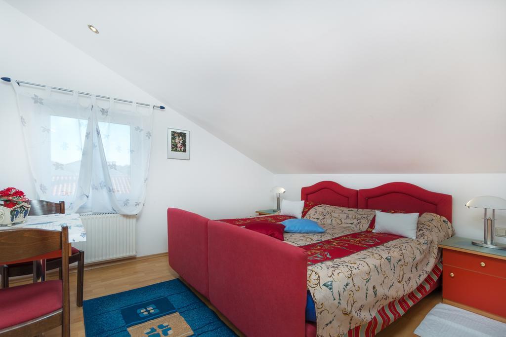 Apartments Villa-Passat Πόρετς Εξωτερικό φωτογραφία
