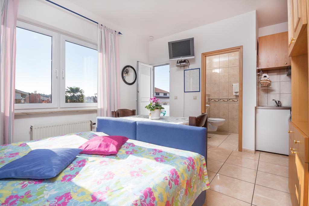 Apartments Villa-Passat Πόρετς Εξωτερικό φωτογραφία