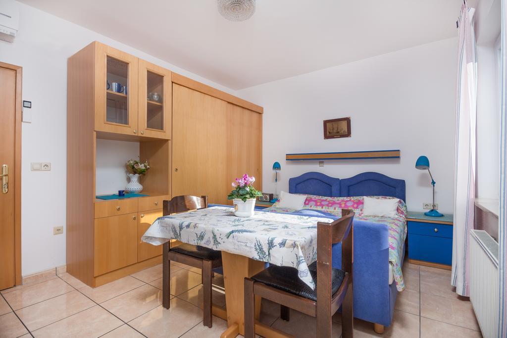 Apartments Villa-Passat Πόρετς Εξωτερικό φωτογραφία