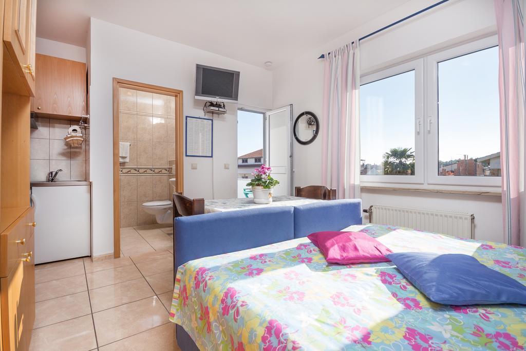 Apartments Villa-Passat Πόρετς Εξωτερικό φωτογραφία
