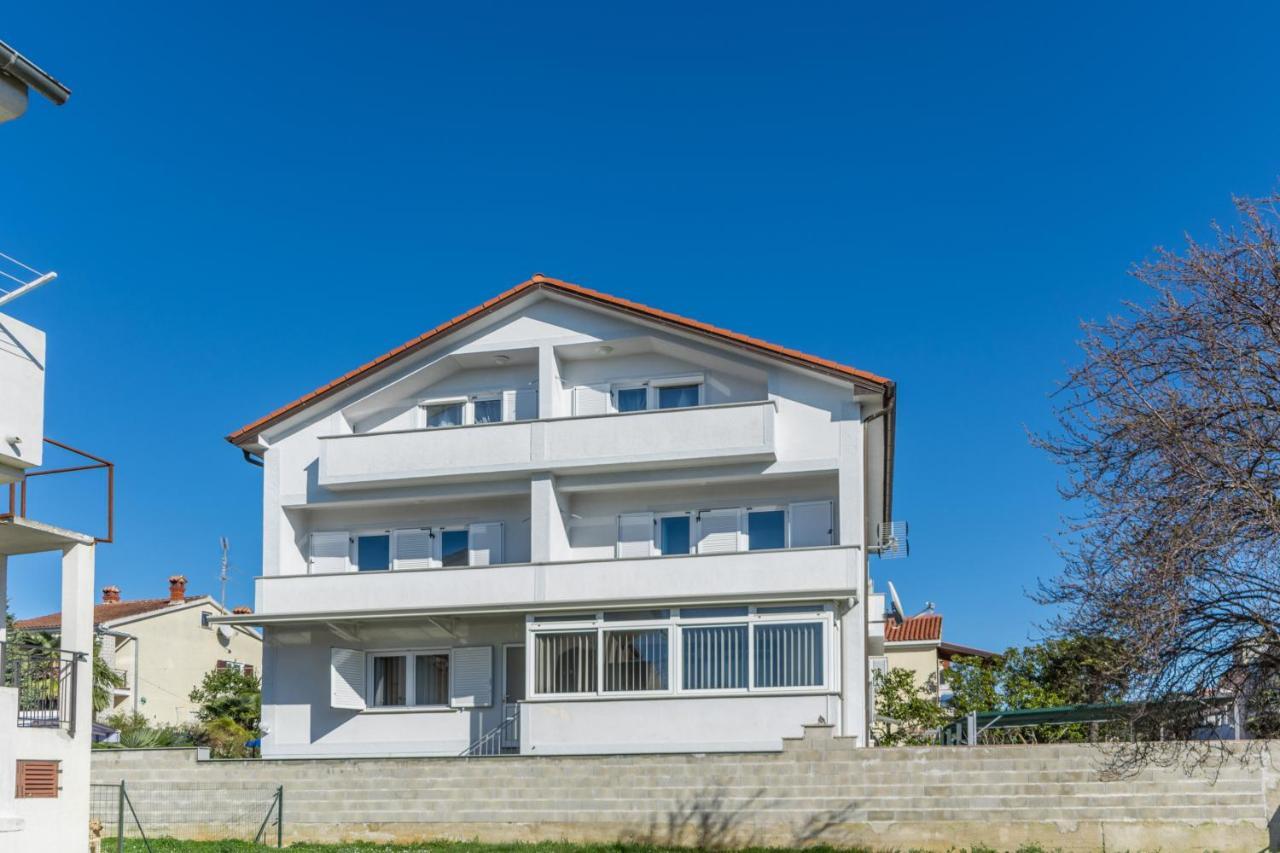 Apartments Villa-Passat Πόρετς Εξωτερικό φωτογραφία