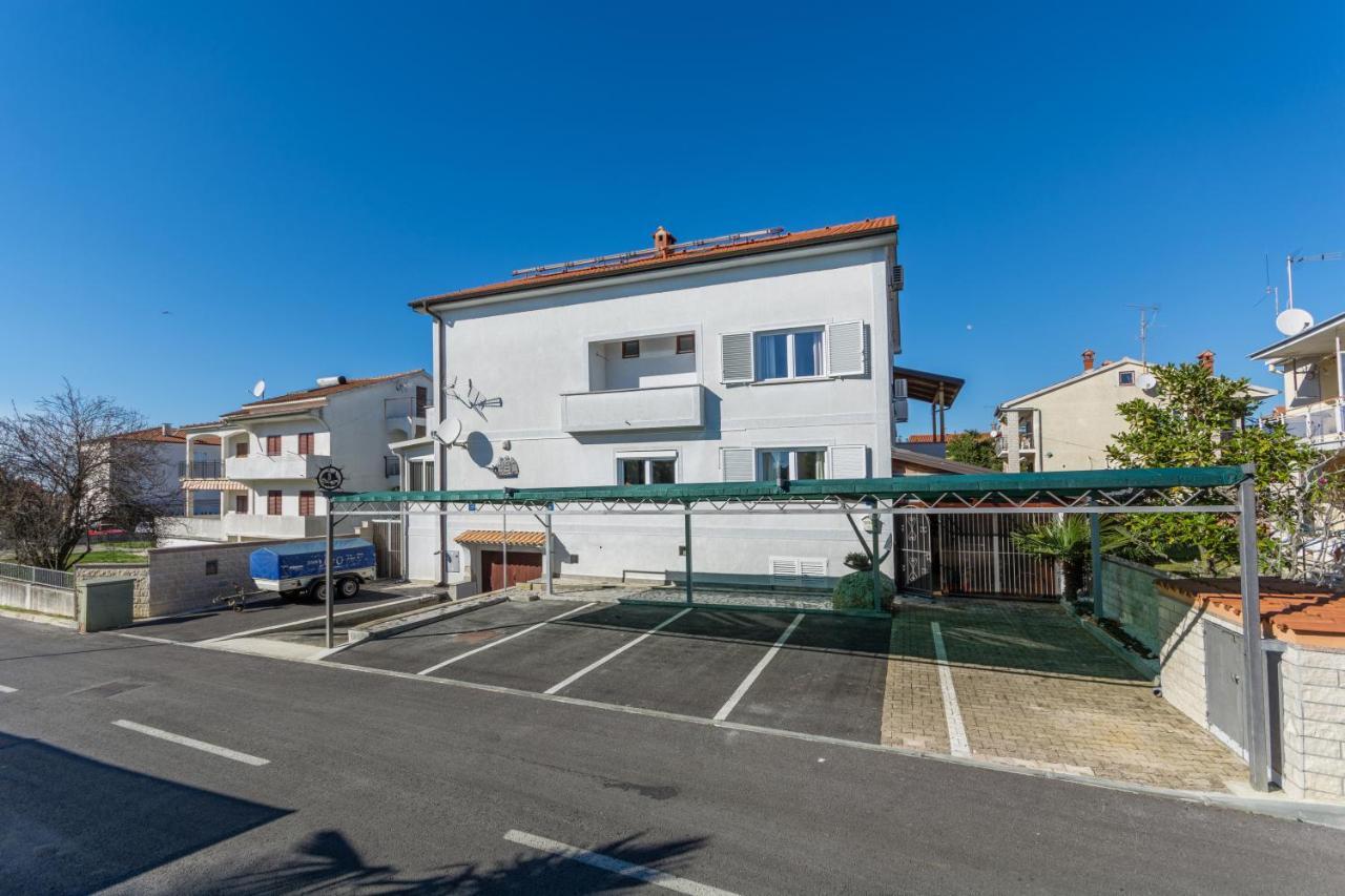 Apartments Villa-Passat Πόρετς Εξωτερικό φωτογραφία